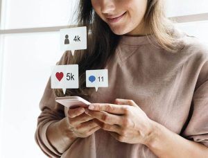What is the Advantage and Disadvantage of Social Media